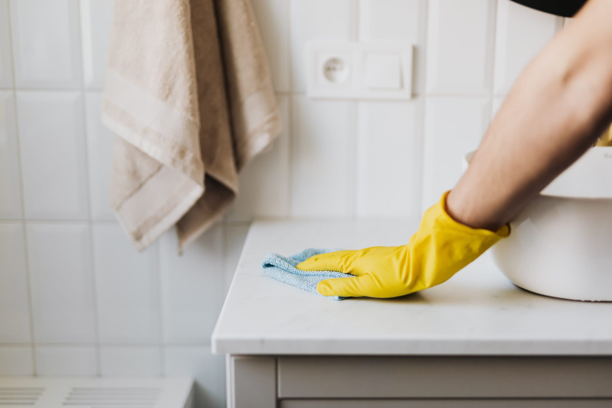 part time helper cleaning table