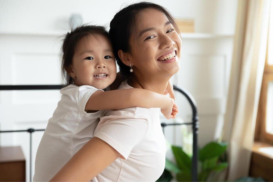 Babysitter piggy backing